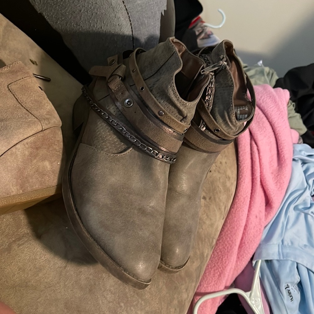 Ankle boots